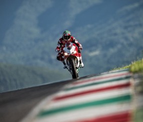 开云体育平台APP-当黄玫瑰绽放在3650米高原，贝林厄姆如何用头脑征服玻利维亚