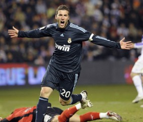 开云平台-年度焦点之战之夜，杜兰特个人能力完全展现